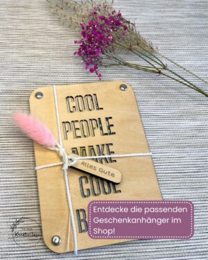 Holz-Grußkarte „Cool People“ mit Durchblick
