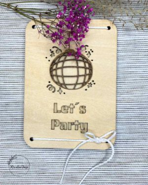 Holz-Grußkarte „Let´s Party“ mit Durchblick