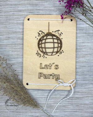 Holz-Grußkarte „Let´s Party“ mit Durchblick