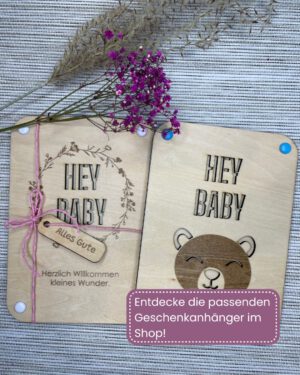 Holz-Grußkarte „Hey Baby (Bär)“ mit Durchblick